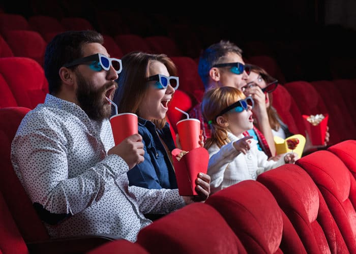 ¿Es ilegal meter nuestra propia comida en cines?