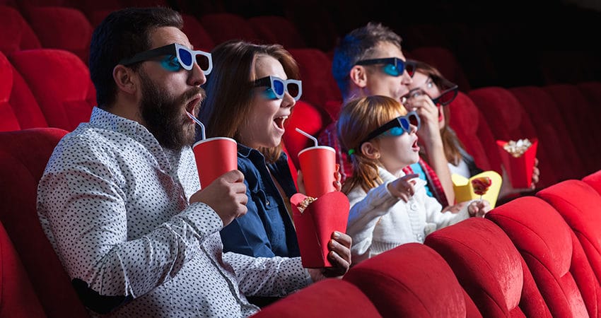¿Es ilegal meter nuestra propia comida en cines?